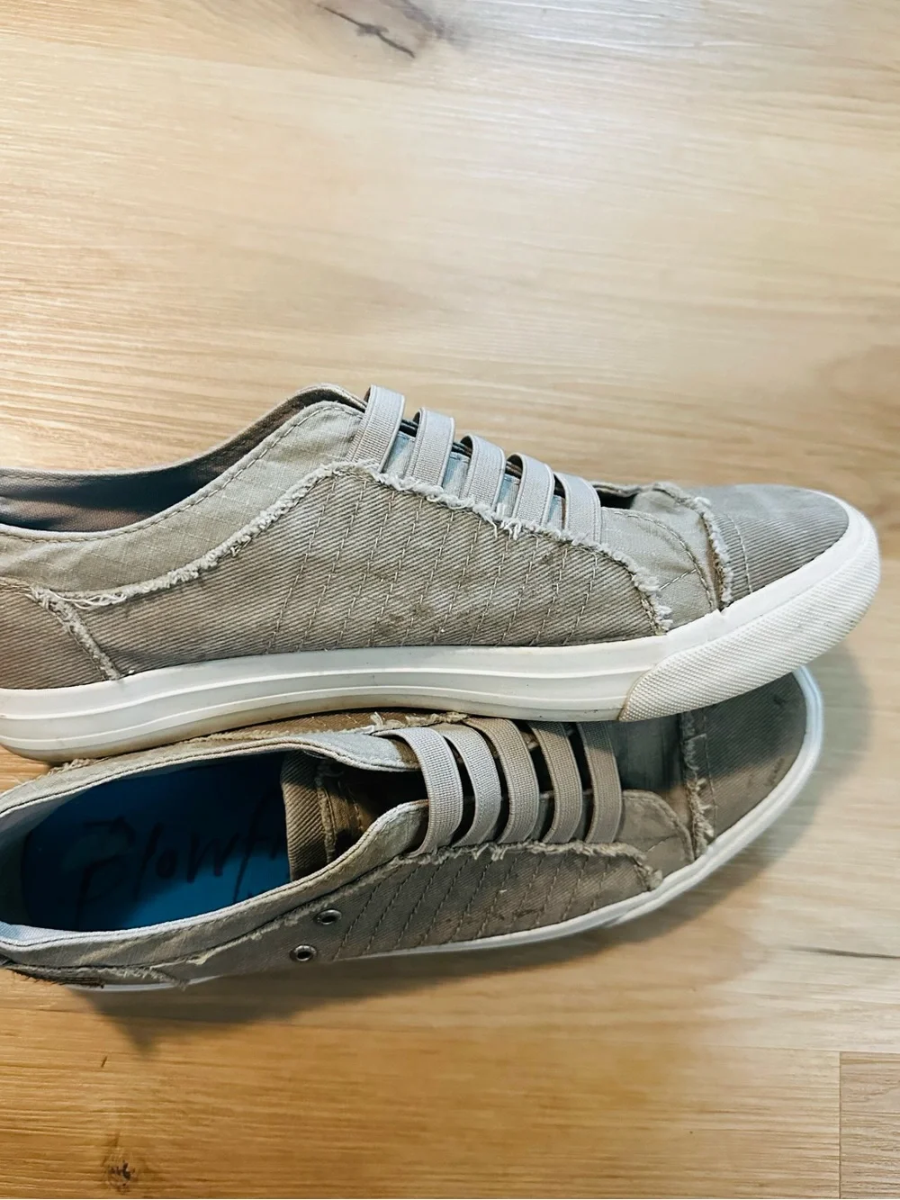 Women’s Blowfish Malibu Casual Slip-On Canvas Sneakers in Taupe Size 9.5